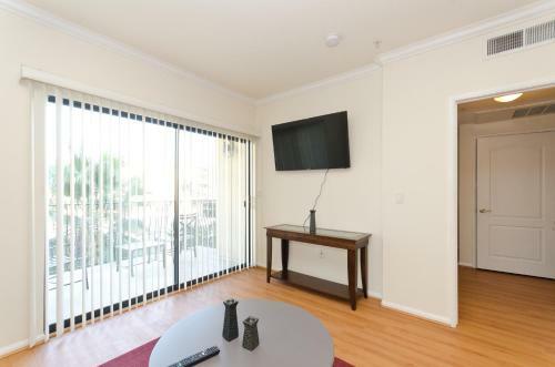 Downtown La Mediterranean Apartment