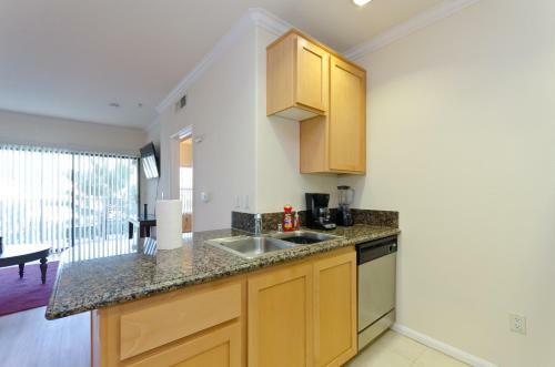 Downtown La Mediterranean Apartment