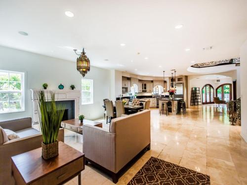 Maxwellton Home