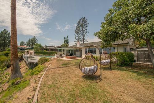 Hollywood Hills Home, Pool, Views, Lake