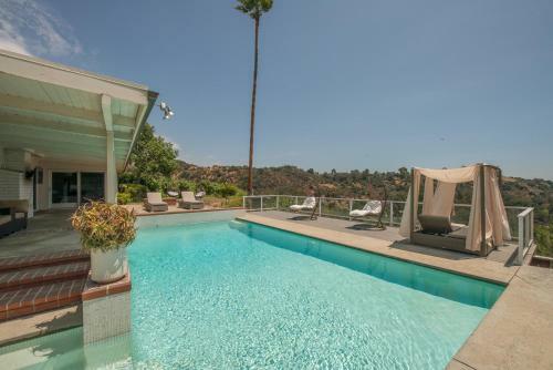 Hollywood Hills Home, Pool, Views, Lake