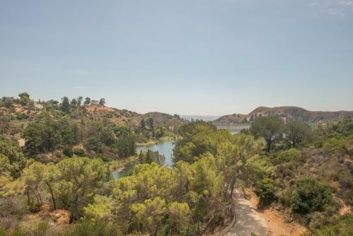 Hollywood Hills Home, Pool, Views, Lake