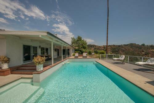 Hollywood Hills Home, Pool, Views, Lake