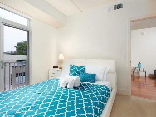 Hollywood And Sunset Furnished Apartments