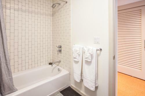 Hollywood And Sunset Furnished Apartments