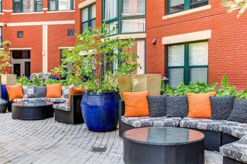 Hollywood And Sunset Furnished Apartments