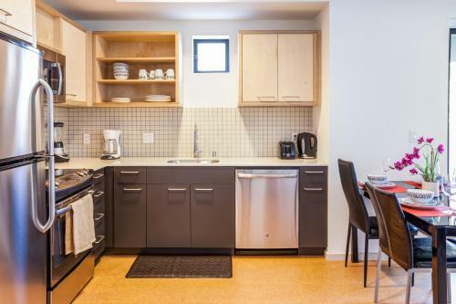 Hollywood And Sunset Furnished Apartments
