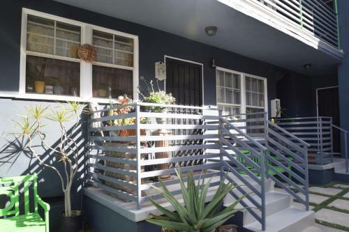 Boutique Fairfax Apartment