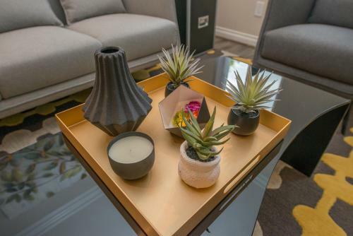 Chic Hollywood Home - Central To Everything
