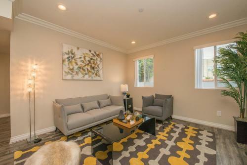 Chic Hollywood Home - Central To Everything