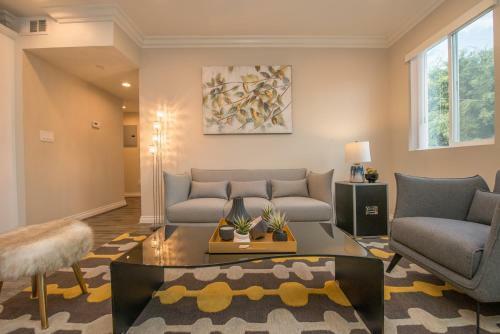 Chic Hollywood Home - Central To Everything