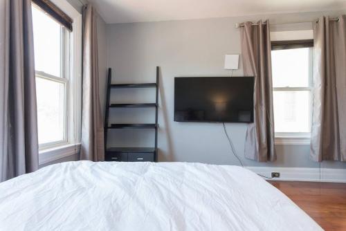 The Victorian 3 Bedroom Apartment 2.4