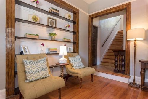 The Victorian 3 Bedroom Apartment 2.4