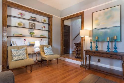 The Victorian 3 Bedroom Apartment 2.4