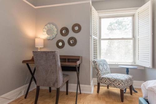 The Victorian 3 Bedroom Apartment 2.4