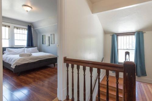 The Victorian 3 Bedroom Apartment 2.4
