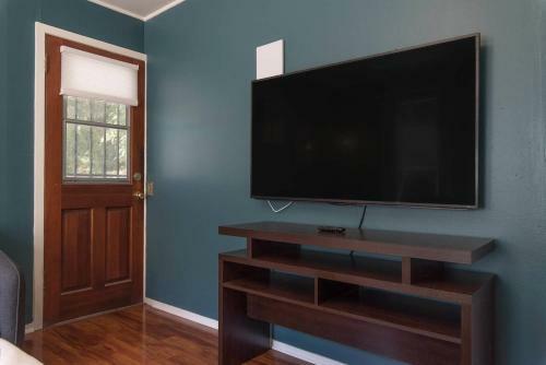 The Victorian Guest Suite 9.6