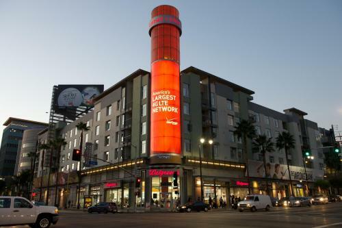 Gorgeous 1 Bedroom Hollywood Apartment