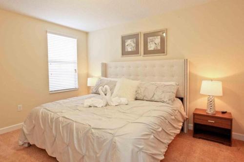 9157 Wedge House