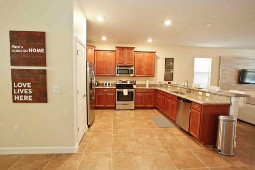 9157 Wedge House