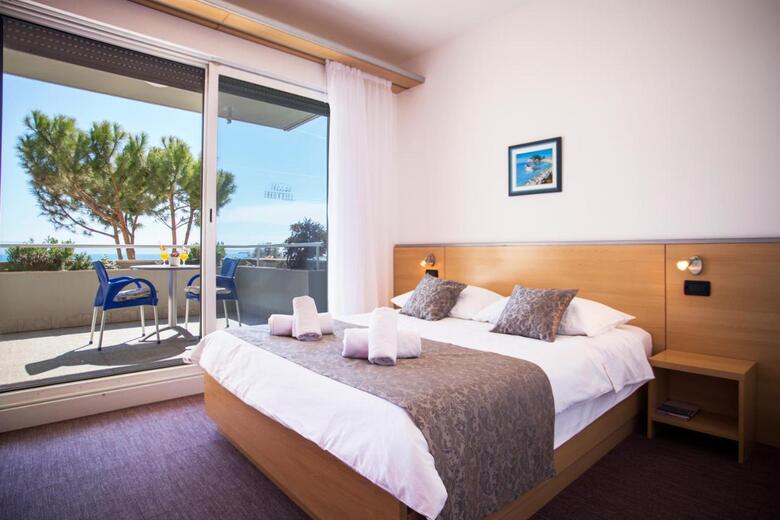 Hotel More