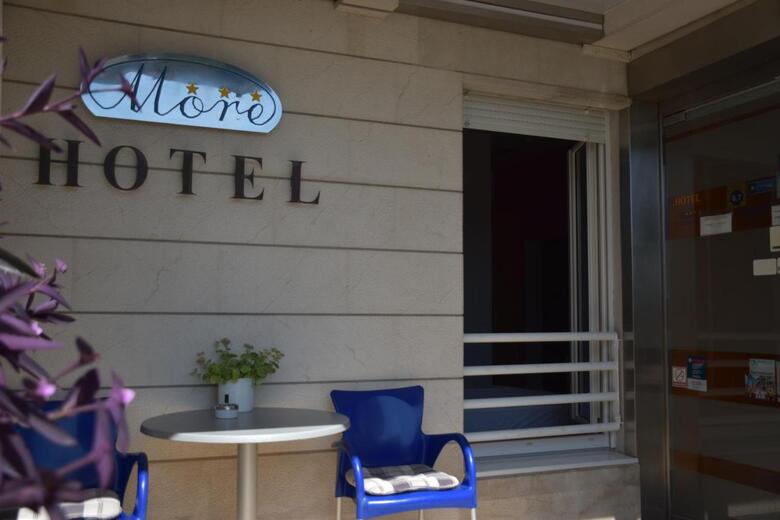 Hotel More