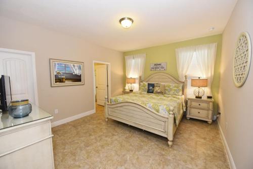 Five-bedroom Oakbourne Villa #5336