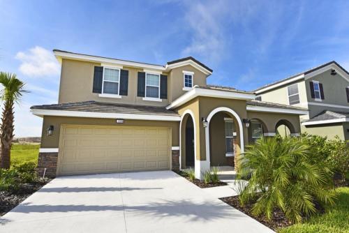 Five-bedroom Oakbourne Villa #5336
