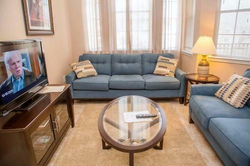 Two-bedroom Terrace Ridge Apartment