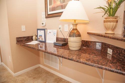 Two-bedroom Terrace Ridge Apartment