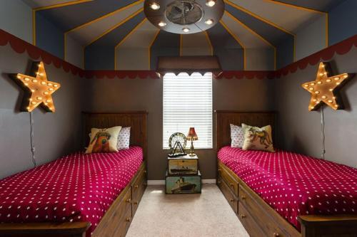 Six-bedroom Yellow Villa #174