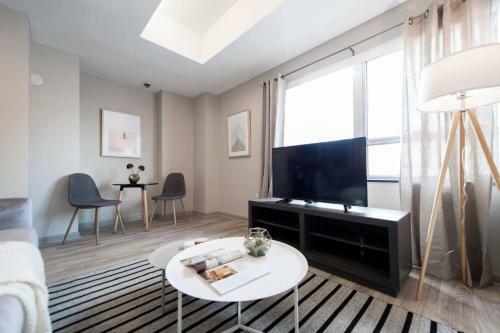 Apartamento Downtown Convenience With Breathtaking Rooftop Views!