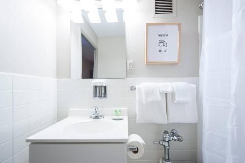 Apartamento Downtown Convenience With Breathtaking Rooftop Views!