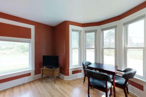 Charming Victorian - 1st Floor