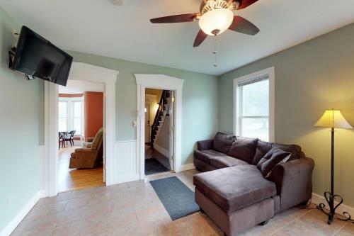 Charming Victorian - 1st Floor