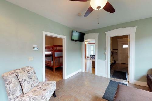 Charming Victorian - 1st Floor