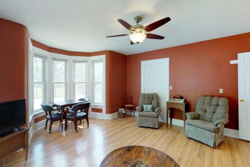 Charming Victorian - 1st Floor