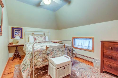 Amato Carriage House, Upper Level