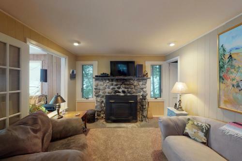 Hall's All-seasons Lake House