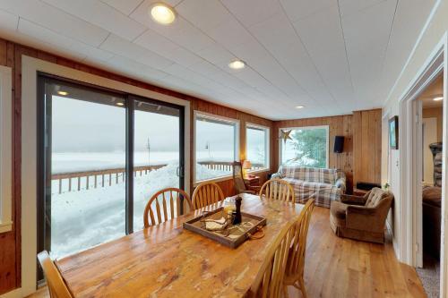 Hall's All-seasons Lake House
