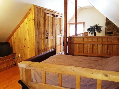 The Jive - Christophers Riverside Cabin 1