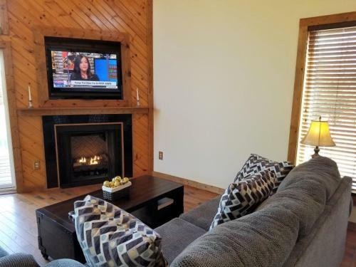 The Shuck - Christophers Riverside Cabin 1