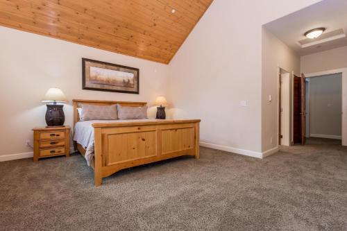 Mammoth Gateway Village # 11