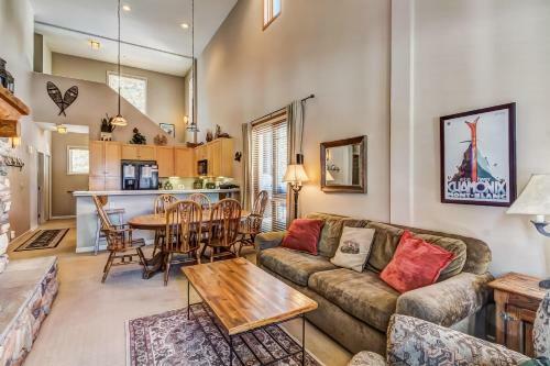 Mammoth Green Condos