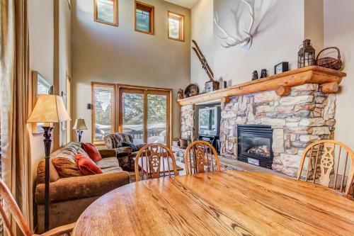 Mammoth Green Condos