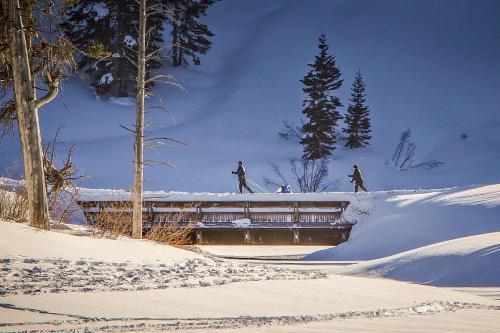 Mammoth Ski & Racquet 33