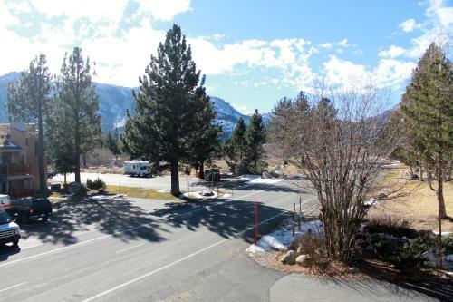 Amazing Mammoth Retreat With Views
