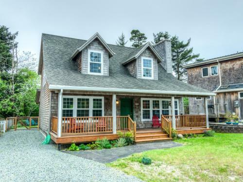 Whispering Whale Lodge