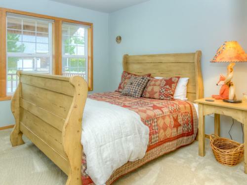 Whispering Whale Lodge