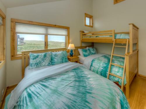 Holliday House ~ Mca 1073